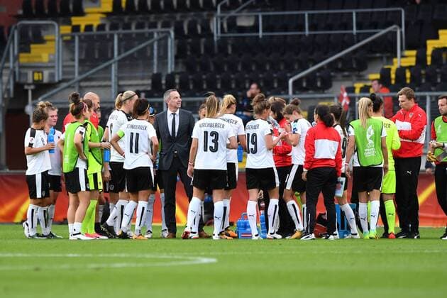 SOCCER - UEFA EURO EM Europameisterschaft Fussball 2017 BREDA,NETHERLANDS,03.AUG.17 - WOMEN SOCCER - UEFA Women s European Championship EM Europameisterschaft 2017, semifinal, Denmark vs Austria. Image shows the team of AUT during the overtime halftime break. GEPAxpictures xFlorianxErtl