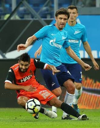 ST PETERSBURG, RUSSIA - AUGUST 3, 2017: Bnei Yehuda Tel Aviv s Maor Kandil (L) and Zenit St Petersburg s Yuri Zhirkov fight for the ball in the second leg of their UEFA Europa League Third qualifying round tie at Krestovsky Stadium. Peter Kovalev TASS  TS05A112