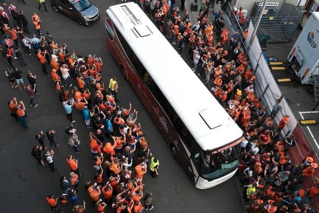 Bilder des Tages - SPORT Netherlands Women v England Women UEFA Women s Euros 2017 General view of the exterior of the stadium showing the Netherlands team bus arriving pictured ahead of the UEFA Women s Euros 2017 Semi-final match at De Grolsch Veste, Enschede Copyright: xKristianxKanex FIL-10476-0025 UK Newspapers OUT
