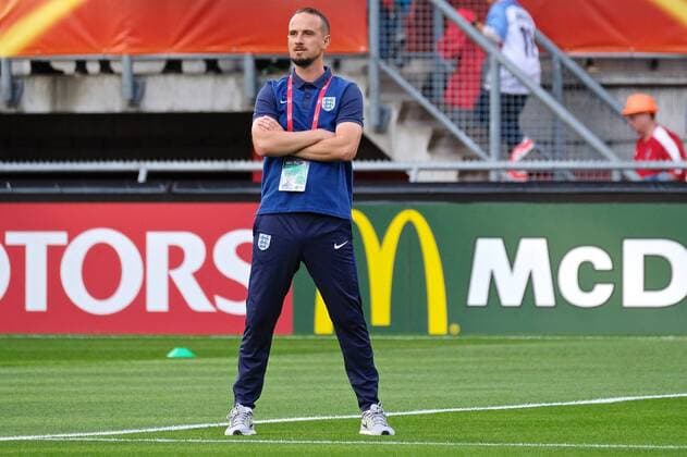 Netherlands Women v England Women UEFA Women s Euros 2017 England manager Mark Sampson inspects the pitch pictured ahead of the UEFA Women s Euros 2017 Semi-final match at De Grolsch Veste, Enschede Copyright: xKristianxKanex FIL-10476-0032 UK Newspapers OUT