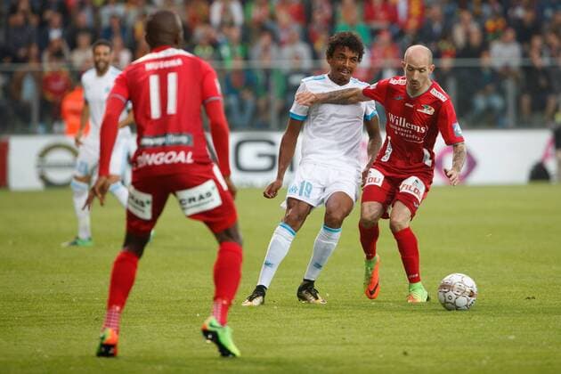 Marseille s Luiz Gustavo and Oostende s Franck Berrier fight for the ball during a soccer game between Belgian team KV Oostende and French club Olympique de Marseille, the return leg of the third qualifying round for the UEFA Europa League competition, Thursday 03 August 2017 in Oostende. Marseille won the first leg with a 4-2 score. KURTxDESPLENTER  x05143221x