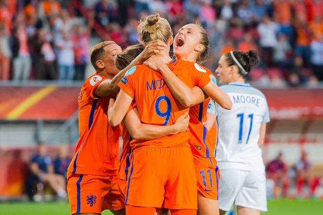 (L-R) Shanice van de Sanden of Holland Women, Danielle van de Donk of Holland Women, Vivianne Miedema of Holland Women, Lieke Martens of Holland Women, Jade Moore of England women during the semi-final UEFA WEURO 2017 match between The Netherlands and England at the Grolsch Veste on August 3, 2017 in Enschede, the Netherlands Women: The Netherlands v England UEFA WEURO 2017 2017 2018 xVIxVIxImagesx xGerritxvanxKeulenxIVx 8380485