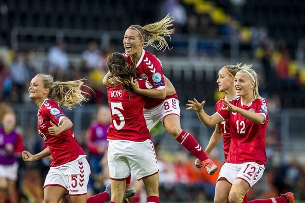 BREDA - 03-08-2017 Rat Verleghstadion. EK vrouwenvoetbal, Woman s Euro 2017, halve finale Denemarken - Oostenrijk. Denemarken wint na strafschoppen. Simone Boye Sorensen, Theresa Nielsen. Denemarken - Oostenrijk  x1661969x