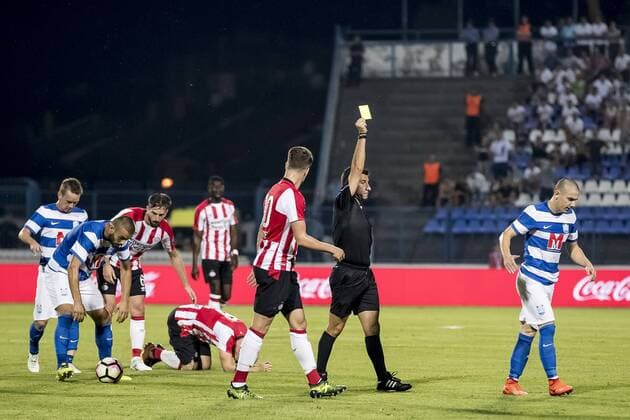 OSIJEK, NK Osijek - PSV, 3-8-2017, voetbal, seizoen 2017-2018, voorronde Europa League, Gradski stadion, Osijek speler Benedik Mioc (R) krijgt de gele kaart van scheidsrechter Hugo Miguel (2R) Osijek - PSV  x1661975x