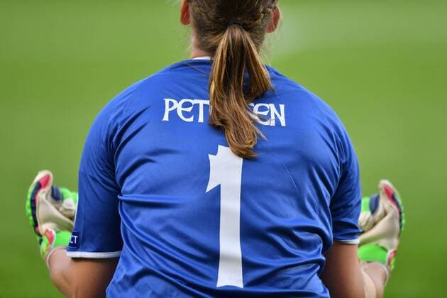 Stina Lykke Petersen (Torwart, Daenemark, Denmark) (1) Ballt die Fäuste nach dem Finaleinzug, Fussball, UEFA Women s EURO 2017,Halbfinale , Dänemark - Österreich, xmkx