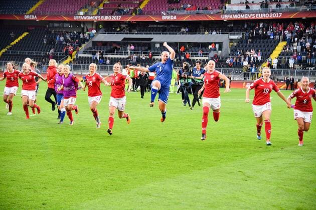 Jubel, Freuen, celebrate, happy, cheer , Celebration nach dem Finaleinzug von Dänemark mit den Fans, Fussball, UEFA Women s EURO 2017,Halbfinale , Dänemark - Österreich, xmkx