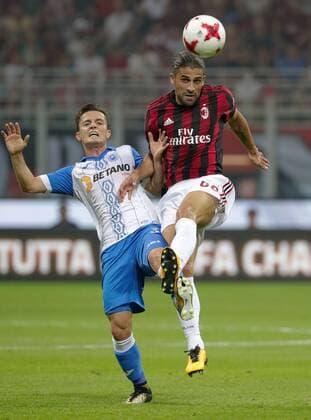 Bilder des Tages - SPORT Ricardo Rodriguez and Radoslav Dimitrov during the UEFA Europa League match between AC Milan and Universitatea Craiova at Stadio San Siro, Milan, Italy on 3 August 2017. Copyright: xRobertoxBreganix 16100013
