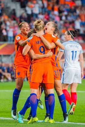 (L-R) Shanice van de Sanden of Holland Women, Danielle van de Donk of Holland Women, Vivianne Miedema of Holland Women, Lieke Martens of Holland Women, Jade Moore of England women during the semi-final UEFA WEURO 2017 match between The Netherlands and England at the Grolsch Veste on August 3, 2017 in Enschede, the Netherlands Women: The Netherlands v England UEFA WEURO 2017 2017 2018 xVIxVIxImagesx xGerritxvanxKeulenxIVx 8380731