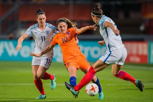 (L-R) Jade Moore of Englan,d women, Danielle van de Donk of Holland Women, Lucia Bronze of England women during the semi-final UEFA WEURO 2017 match between The Netherlands and England at the Grolsch Veste on August 3, 2017 in Enschede, the Netherlands Women: The Netherlands v England UEFA WEURO 2017 2017 2018 xVIxVIxImagesx xGerritxvanxKeulenxIVx 8380745