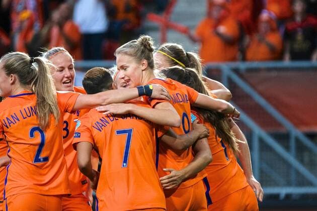 Netherlands Women v England Women UEFA Women s Euros 2017 Vivianne Miedema of Netherlands (right) celebrates scoring their first goal to make it Netherlands 1 England 0 during the UEFA Women s Euros 2017 Semi-final match at De Grolsch Veste, Enschede Copyright: xKristianxKanex FIL-10476-0044 UK Newspapers OUT