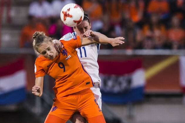 ENSCHEDE - 03-08-2017 , voetbal , WEURO 2017 halve finale , Stadion Grolsch Veste , seizoen 2017 2018 , Nederland - Engeland , Nederland speelster Vivianne Miedema (l) Engeland speelster Jade Moore (r) Nederland - Engeland  x1662036x