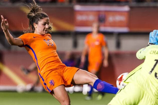 ENSCHEDE - 03-08-2017 , voetbal , WEURO 2017 halve finale , Stadion Grolsch Veste , seizoen 2017 2018 , Nederland - Engeland , Nederland speelster Danielle van de Donk scoort de 2-0 Nederland - Engeland  x1662065x