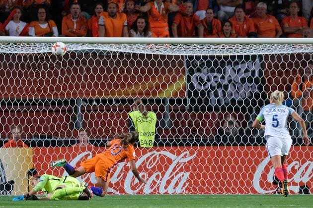 Netherlands Women v England Women UEFA Women s Euros 2017 Danielle van de Donk of Netherlands scores their second goal to make it Netherlands 2 England 0 during the UEFA Women s Euros 2017 Semi-final match at De Grolsch Veste, Enschede Copyright: xKristianxKanex FIL-10476-0064 UK Newspapers OUT