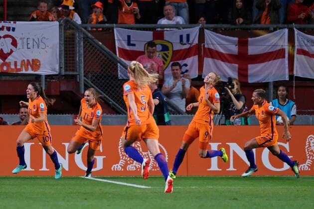 Netherlands Women v England Women UEFA Women s Euros 2017 Danielle van de Donk of Netherlands (left) celebrates scoring their second goal to make it Netherlands 2 England 0 during the UEFA Women s Euros 2017 Semi-final match at De Grolsch Veste, Enschede Copyright: xKristianxKanex FIL-10476-0066 UK Newspapers OUT