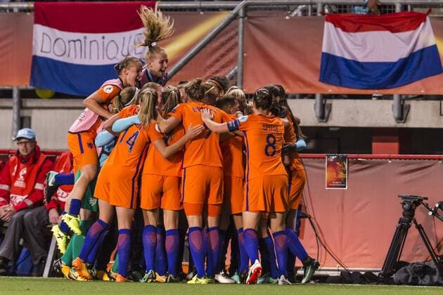 ENSCHEDE - 03-08-2017 , voetbal , WEURO 2017 halve finale , Stadion Grolsch Veste , seizoen 2017 2018 , Nederland - Engeland , Oranje speelsters vieren de 2-0 Nederland - Engeland  x1662067x