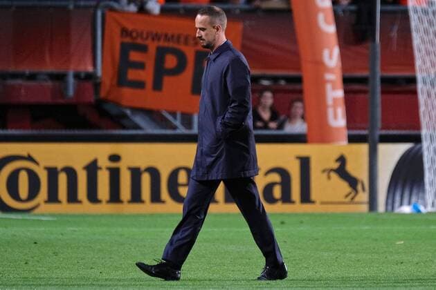 Netherlands Women v England Women UEFA Women s Euros 2017 England manager Mark Sampson leaves the field following England s 3-0 defeat to Netherlands following the UEFA Women s Euros 2017 Semi-final match at De Grolsch Veste, Enschede Copyright: xKristianxKanex FIL-10476-0072 UK Newspapers OUT