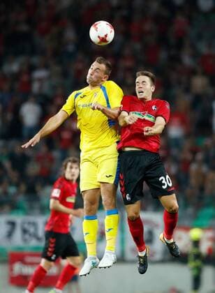 NK Domzale DomÅ¾ale vs. SC Freiburg Ljubljana, Laibach, Slowenien; Stadion StoÃ»ice, 3.8.2017 Fu?ball, UEFA; Europa-League-Qualifikation; Rückspiel, Saison 2017-2018 Ivan Firer, Domzale; Christian GÜNTER GUENTER, SC Freiburg Foto- und alle