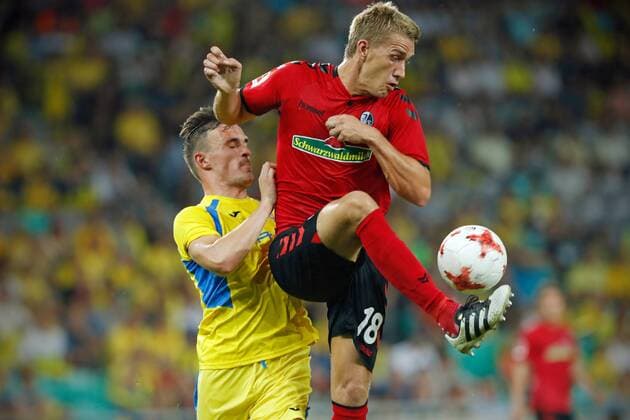 NK Domzale DomÅ¾ale vs. SC Freiburg Ljubljana, Laibach, Slowenien; Stadion StoÃ»ice, 3.8.2017 Fu?ball, UEFA; Europa-League-Qualifikation; Rückspiel, Saison 2017-2018 Tilen Klemencic , Domzale; Nils PETERSEN, SC Freiburg Foto- und alle