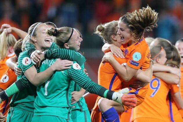 goalkeeper Loes Geurts of Holland Women, goalkeeper Sari van Veenendaal of Holland Women, Vivianne Miedema of Holland Women, Danielle van de Donk of Holland Women during the semi-final UEFA WEURO 2017 match between The Netherlands and England at the Grolsch Veste on August 3, 2017 in Enschede, the Netherlands Women: The Netherlands v England UEFA WEURO 2017 2017 2018 xVIxVIxImagesx xTomxBodexMultimediaxIVx 8381674