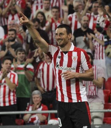 Athletic Bilbao s Aritz Aduriz jubilates after scoring the third goal of the team against Dinamo Bucharest during the Europa League third round second leg qualifier between Athletic Club Bilbao and Dinamo Bucharest, at the San Mames stadum in Bilbao, Basque Country, Spain, 03 August 2017. ATHLETIC CLUB VS. DINAMO BUCAREST !ACHTUNG: NUR REDAKTIONELLE NUTZUNG!  Copyright: xMiguelxTonax PVA016 20170803-636373983802156212