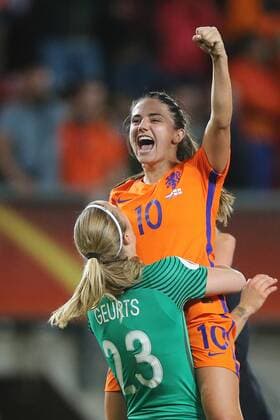 goalkeeper Loes Geurts of Holland Women, Danielle van de Donk of Holland Women during the semi-final UEFA WEURO 2017 match between The Netherlands and England at the Grolsch Veste on August 3, 2017 in Enschede, the Netherlands Women: The Netherlands v England UEFA WEURO 2017 2017 2018 xVIxVIxImagesx xTomxBodexMultimediaxIVx 8381789