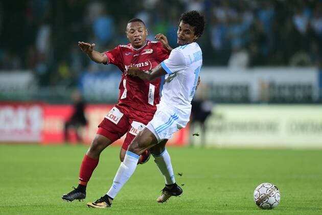 Luis Gustavo midfielder of OM is fighting for the ball with Andile Ernest Jali midfielder of KV Ostende FOOTBALL : Ostende vs Marseille - Europa League - 03 08 2017 PhotoNews Panoramic  775014732