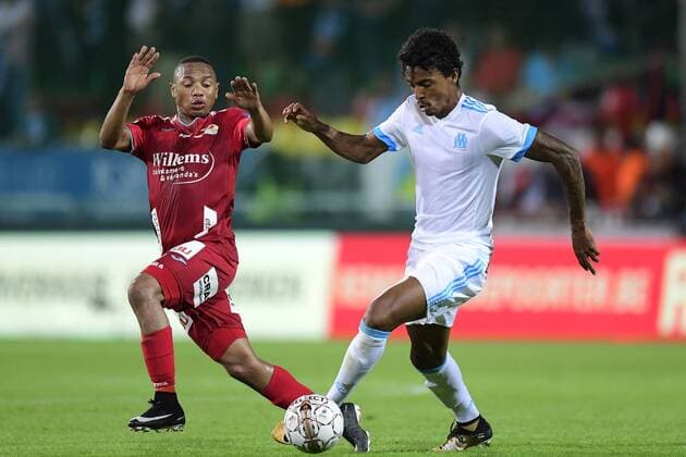 Luis Gustavo midfielder of OM is fighting for the ball with Andile Ernest Jali midfielder of KV Ostende FOOTBALL : Ostende vs Marseille - Europa League - 03 08 2017 PhotoNews Panoramic  775014732