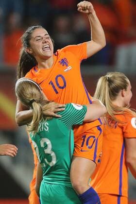 goalkeeper Loes Geurts of Holland Women, Danielle van de Donk of Holland Women during the semi-final UEFA WEURO 2017 match between The Netherlands and England at the Grolsch Veste on August 3, 2017 in Enschede, the Netherlands Women: The Netherlands v England UEFA WEURO 2017 2017 2018 xVIxVIxImagesx xTomxBodexMultimediaxIVx 8381790