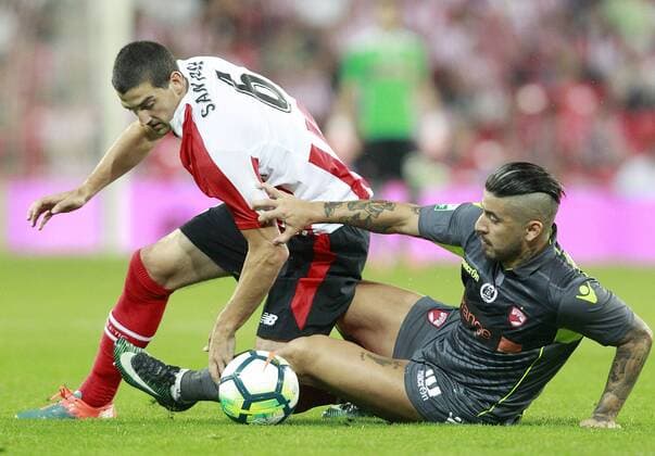 Athletic Club de Bilbao s Mikel San Jose (l) and FC Dinamo Bucuresti s Albin during Europa League Third Qualifying Round, 2nd leg. August, 3rd.  (2017080380)