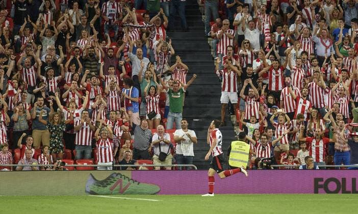 Athletic Bilbao s Aritz Aduriz jubilates after scoring the third goal of the team against Dinamo Bucharest during the Europa League third round second leg qualifier between Athletic Club Bilbao and Dinamo Bucharest, at the San Mames stadum in Bilbao, Basque Country, Spain, 03 August 2017. ATHLETIC CLUB VS. DINAMO BUCAREST !ACHTUNG: NUR REDAKTIONELLE NUTZUNG!  Copyright: xJavierxZorrillax PVA021 20170803-636374004309760212