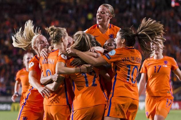 Nederland speelster Vivianne Miedema, Nederland speelster Anouk Dekker, Nederland speelster Lineth Beerensteyn, Nederland speelster Danielle van de Donk vieren de overwinning FOOTBALL FEMININ : Pays Bas vs Angleterre - Demi Finale - Euro 2017 UEFA - 03 08 2017 Proshots Panoramic 