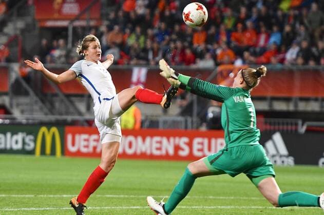 Netherlands Women v England Women UEFA Women s Euros 2017 Netherlands goalkeeper Sari van Veenendaal (right) saves from Ellen White of England during the UEFA Women s Euros 2017 Semi-final match at De Grolsch Veste, Enschede Copyright: xKristianxKanex FIL-10476-0091 UK Newspapers OUT