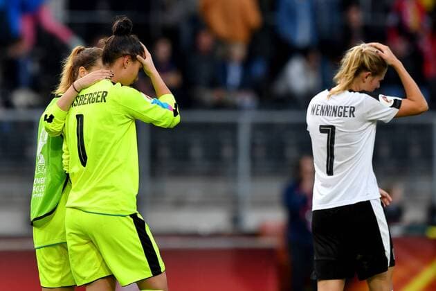 SOCCER - UEFA EURO EM Europameisterschaft Fussball 2017 BREDA,NETHERLANDS,03.AUG.17 - WOMEN SOCCER - UEFA Women s European Championship EM Europameisterschaft 2017, semifinal, Denmark vs Austria. Image shows the disappointment of Manuela Zinsberger and Carina Wenninger (AUT). GEPAxpictures xFlorianxErtl