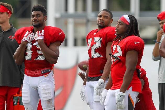 TAMPA, FL - AUG 03: Runningbacks Jeremy McNichols (33), Doug Martin (22) and Jacquizz Rodgers (32) watch the action during the Tampa Bay Buccaneers Training Camp on AUG 03, 2017 at One Buccaneer Place in Tampa, Florida. (Photo by Cliff Welch Icon Sportswire) NFL American Football Herren USA AUG 03 Buccaneers Training Camp Icon357170803005 EDITORIAL USE ONLY
