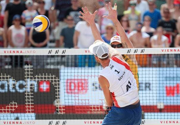 Beach volleyball Beachvolleyball - FIVB World Championships 2017 VIENNA,AUSTRIA,04.AUG.17 - BEACH VOLLEYBALL - FIVB World Championships. Image shows Chaim Schalk (CAN) and Bruno Oscar Schmidt (BRA). GEPAxpictures xChristianxWalgram