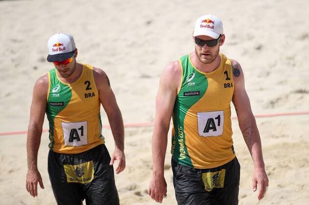 Beach volleyball Beachvolleyball - FIVB World Championships 2017 VIENNA,AUSTRIA,04.AUG.17 - BEACH VOLLEYBALL - FIVB World Championships. Image shows Bruno Oscar Schmidt and Alison Cerutti (BRA). GEPAxpictures xChristianxWalgram