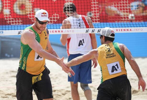 Beach volleyball Beachvolleyball - FIVB World Championships 2017 VIENNA,AUSTRIA,04.AUG.17 - BEACH VOLLEYBALL - FIVB World Championships. Image shows Alison Cerutti and Bruno Oscar Schmidt (BRA). GEPAxpictures xChristianxWalgram