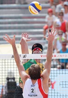 Beach volleyball Beachvolleyball - FIVB World Championships 2017 VIENNA,AUSTRIA,04.AUG.17 - BEACH VOLLEYBALL - FIVB World Championships. Image shows Bruno Oscar Schmidt (BRA) and Ben Saxton (CAN). GEPAxpictures xChristianxWalgram