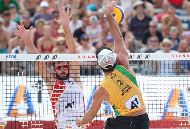 Beach volleyball Beachvolleyball - FIVB World Championships 2017 VIENNA,AUSTRIA,04.AUG.17 - BEACH VOLLEYBALL - FIVB World Championships. Image shows Ben Saxton (CAN) and Bruno Oscar Schmidt (BRA). GEPAxpictures xChristianxWalgram