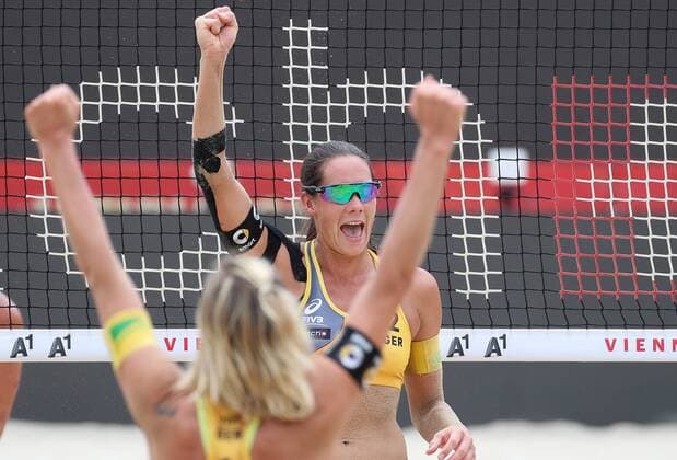 Beach volleyball Beachvolleyball - FIVB World Championships 2017 VIENNA,AUSTRIA,04.AUG.17 - BEACH VOLLEYBALL - FIVB World Championships. Image shows the rejoicing of Kira Walkenhorst and Laura Ludwig (GER). GEPAxpictures xChristianxWalgram