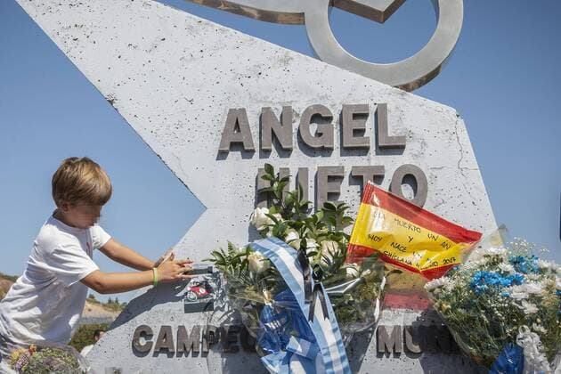 Bilder des Tages - SPORT People pay tribute to Spanish motorcycling legend Angel Nieto at Jerez de la Frontera race track in Cadiz, southern, Spain, 04 August 2017.The 13-times World motorcycling champion died in Ibiza days after he had a traffic accident. Nieto, 70, had a traffic accident last 26 July. HOMENAGE TO LATE ANGEL NIETO IN JEREZ !ACHTUNG: NUR REDAKTIONELLE NUTZUNG!  Copyright: xRománxRíosx GRA105 20170804-636374504082466979