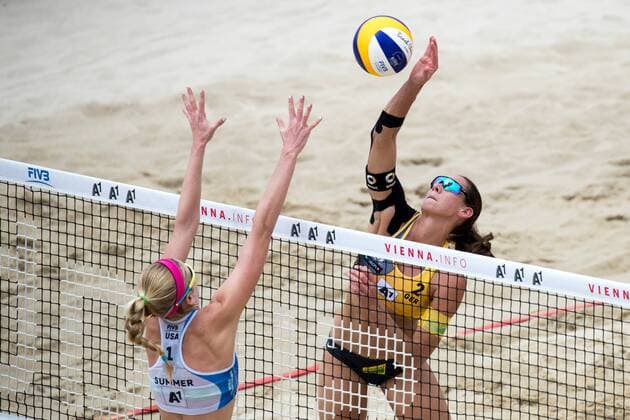 Beach volleyball Beachvolleyball - FIVB World Championships 2017 VIENNA,AUSTRIA,04.AUG.17 - BEACH VOLLEYBALL - FIVB World Championships, ladies. Image shows Summer Ross (USA) and Kira Walkenhorst (GER). GEPAxpictures xMaticxKlansek