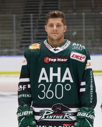 Aleksander Polaczek (Augsburger Panther 16) Eishockey, GER, DEL, Porträttermin 2017 2018, Augsburger Panther,
