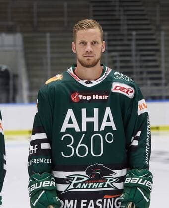 Daniel Schmölz (Augsburger Panther 25) Eishockey, GER, DEL, Porträttermin 2017 2018, Augsburger Panther,