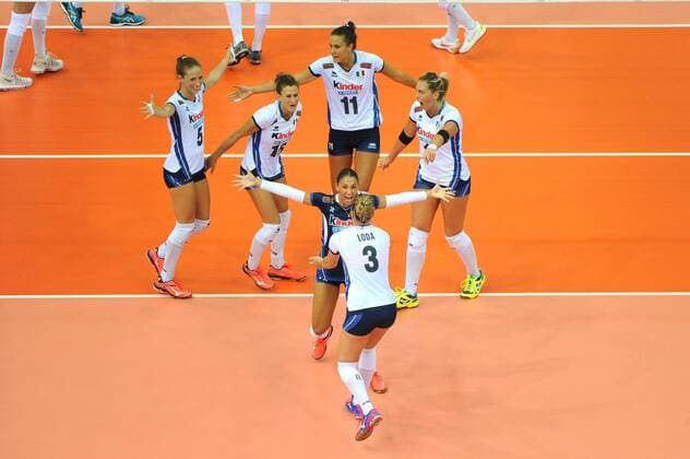 Bilder des Tages - SPORT NANJING, CHINA - AUGUST 04: Players of Italy celebrate a point during the group match of 2017 Nanjing FIVB World Grand Prix Finals between Serbia and Italy at Nanjing Olympic Sports Center on August 4, 2017 in Nanjing, Jiangsu Province of China.  Copyright: xVCGx CFP111122794219 