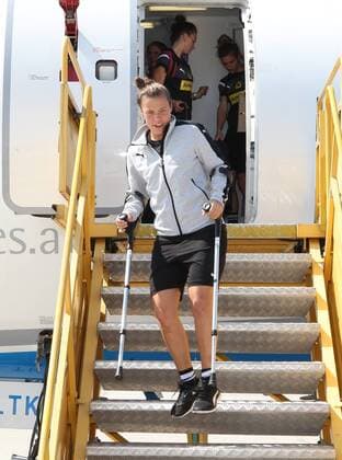 SCHWECHAT,AUSTRIA,04.AUG.17 - WOMEN SOCCER - UEFA Women s European Championship EM Europameisterschaft 2017, arrival of team AUT at the airport Wien-Schwechat. Image shows Nicole Billa (AUT).