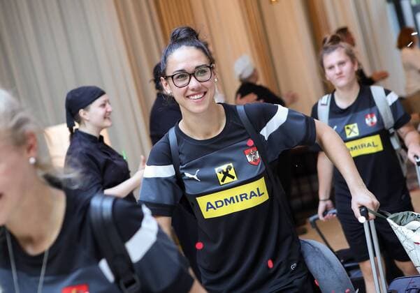SOCCER - UEFA EURO EM Europameisterschaft Fussball 2017 VIENNA,AUSTRIA,04.AUG.17 - WOMEN SOCCER - UEFA Women s European Championship EM Europameisterschaft 2017, arrival at Vienna. Image shows ManuelaÊZinsberger (AUT). GEPAxpictures xChristianxWalgram