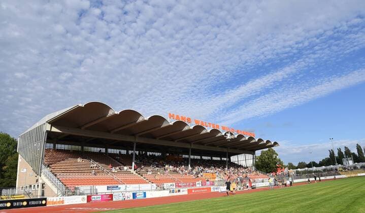Fußball, Stadiongeschichte SpVgg Bayreuth Stadiongeschichte 04.08.2017 - Fussball - Saison 2017 2018 - Regionalliga Bayern - 05. Spieltag: SpVgg Oberfranken Bayreuth - SpVgg Greuther Fürth Fuerth II - - Impression - Stadion Sportstätte - Wolken Wolkenbild