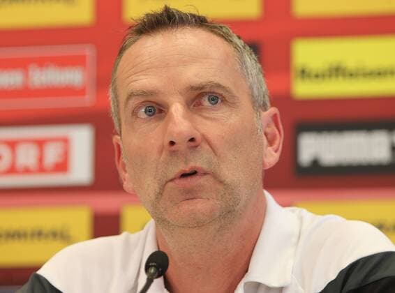 SOCCER - UEFA EURO EM Europameisterschaft Fussball 2017 SCHWECHAT,AUSTRIA,04.AUG.17 - WOMEN SOCCER - UEFA Women s European Championship EM Europameisterschaft 2017, mixed zone of team AUT at the airport Wien-Schwechat. Image shows head coach Dominik Thalhammer (AUT). GEPAxpictures xChristianxOrt