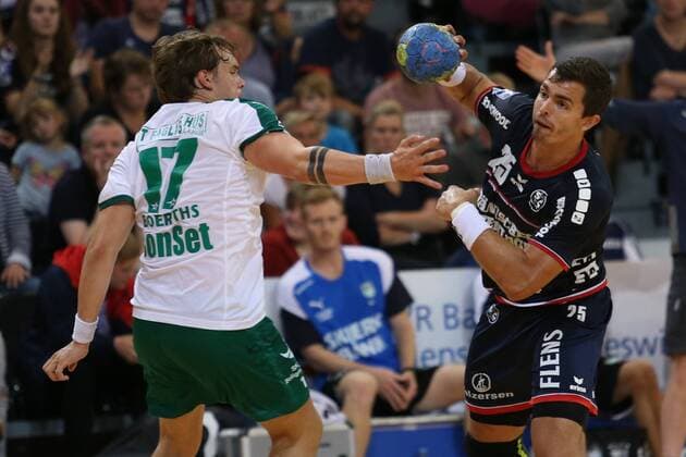 SG Flensburg Handewitt - Skjern Handbold, Jacob Cement Cup; Flensburg, 04.08.17 Flensburg, 04.08.17, Handball, Bundesliga, Testspiel, Jacob Cement Cup, Saison 2017 2018, SG Flensburg Handewitt - Skjern Handbold : Rasmus Lauge Schmidt (SG Flensburg-Handewitt, 25), Lasse Hamann-Boeriths (Skjern Handbold, 17) xmmkx